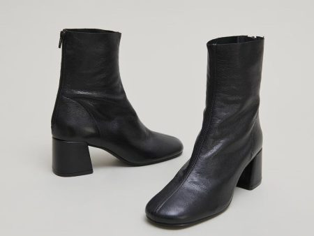 264- Denonie Cuir Graine Noir on Sale